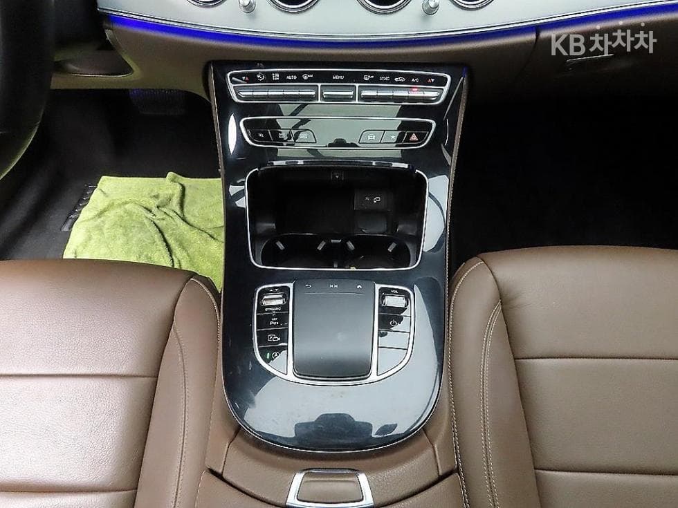Mercedes-Benz E-Class (W213)E250 Avantgarde - 13