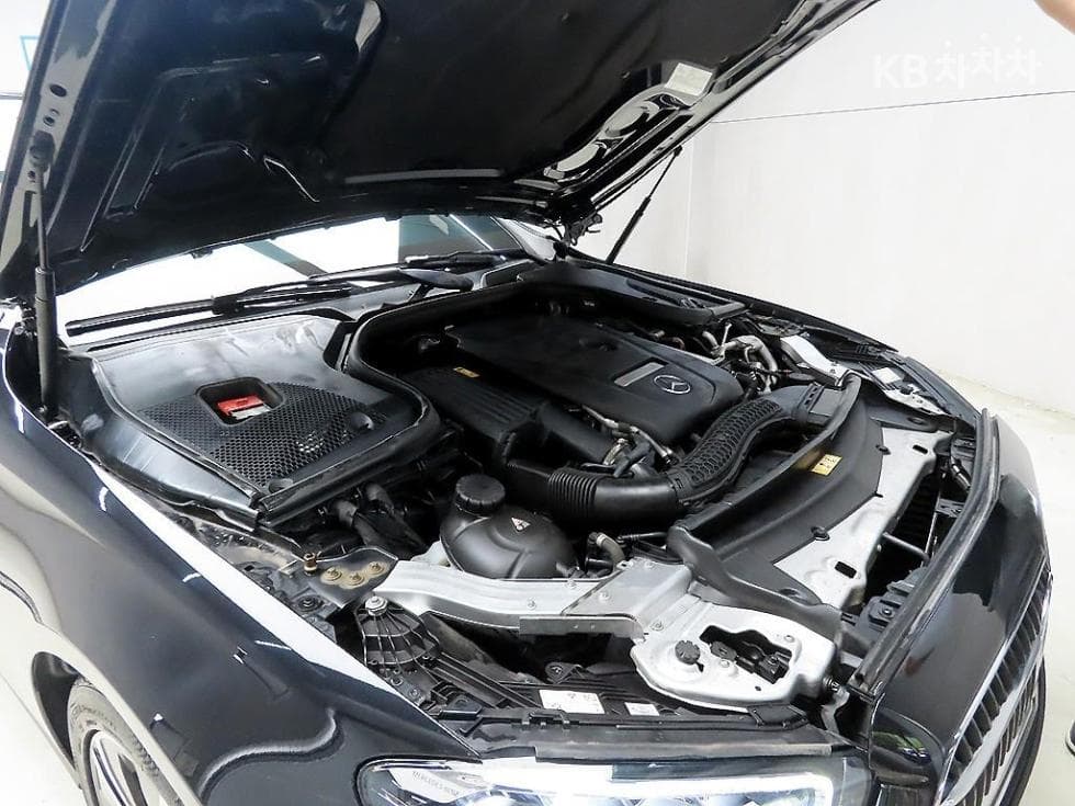 Mercedes-Benz E-Class (W213)E250 Avantgarde - 19