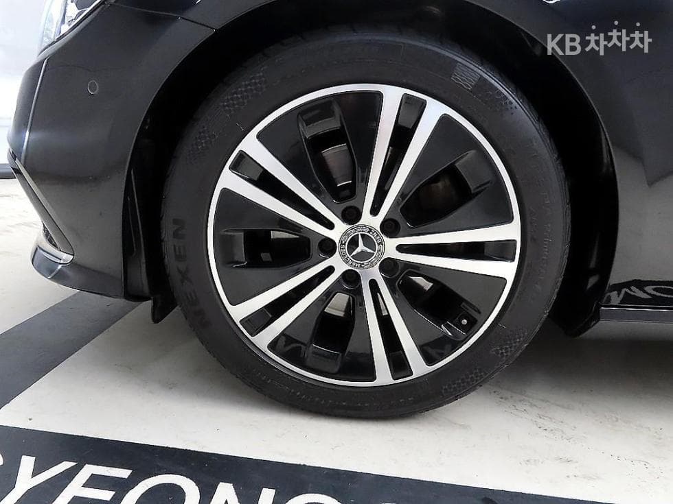 Mercedes-Benz E-Class (W213)E250 Avantgarde - 20