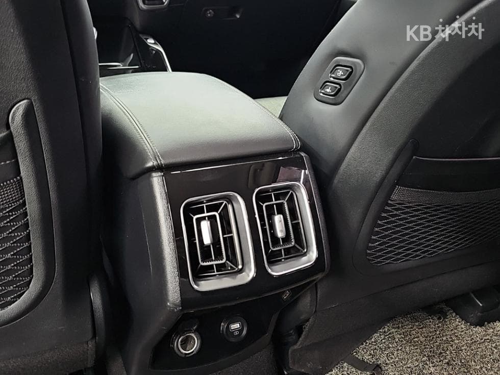 Киа The New (фейслифт) Sorento MQ42.2 Дизел AWD Престиж - 13