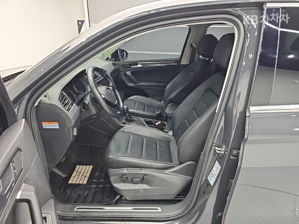 Volkswagen The New (фейслифт) Tiguan2.0 Турбо Дизел Инжекция Premium - 11