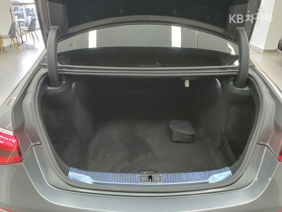 Mercedes-Benz S-Class W223S350d Standard - 25