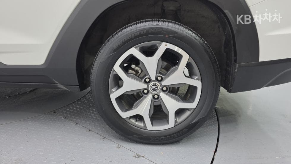 KG Mobility 토레스(J100)1.5 GDI Turbo T7 - 7
