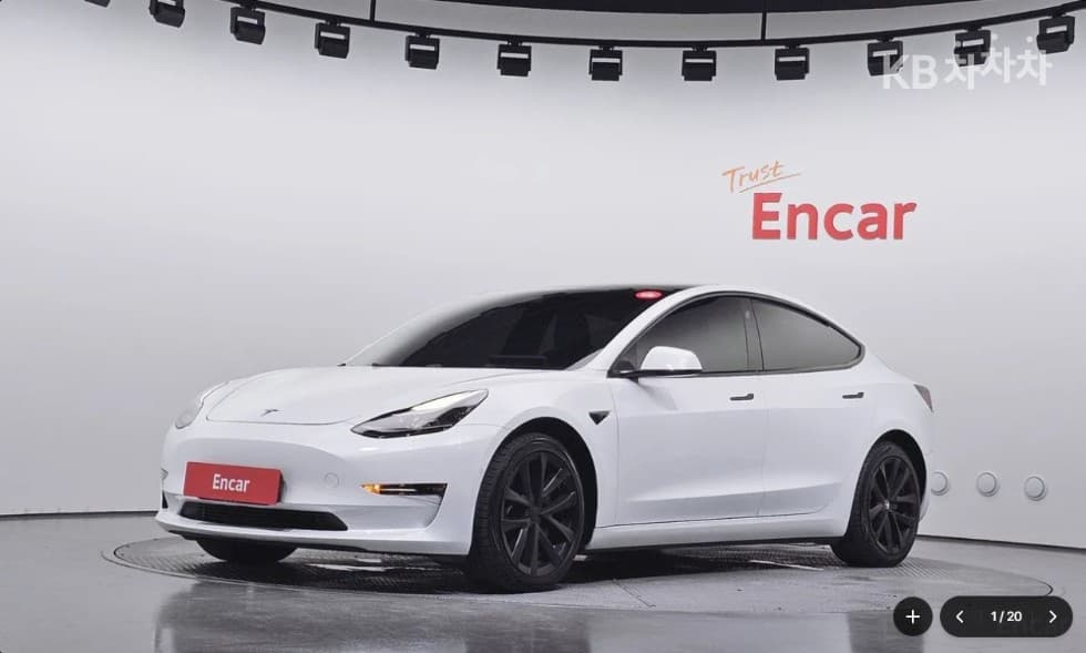 테슬라 Model 3 Long Range - Image 1