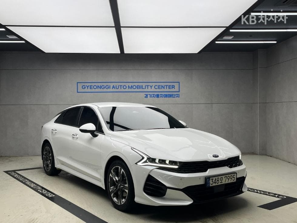 Kia K5 3rd Gen 2.0 Gasoline Noblesse - Image 1