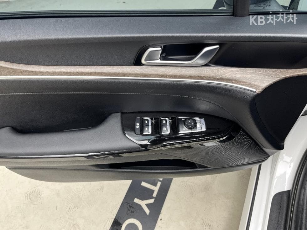 Kia K5 3rd Gen2.0 Gasoline Noblesse - 11