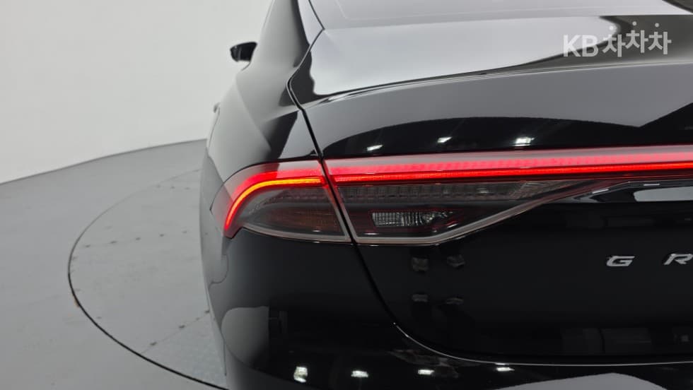 Hyundai The New (facelift) Grandeur (Azera)2.5 Premium 초이스 - 9