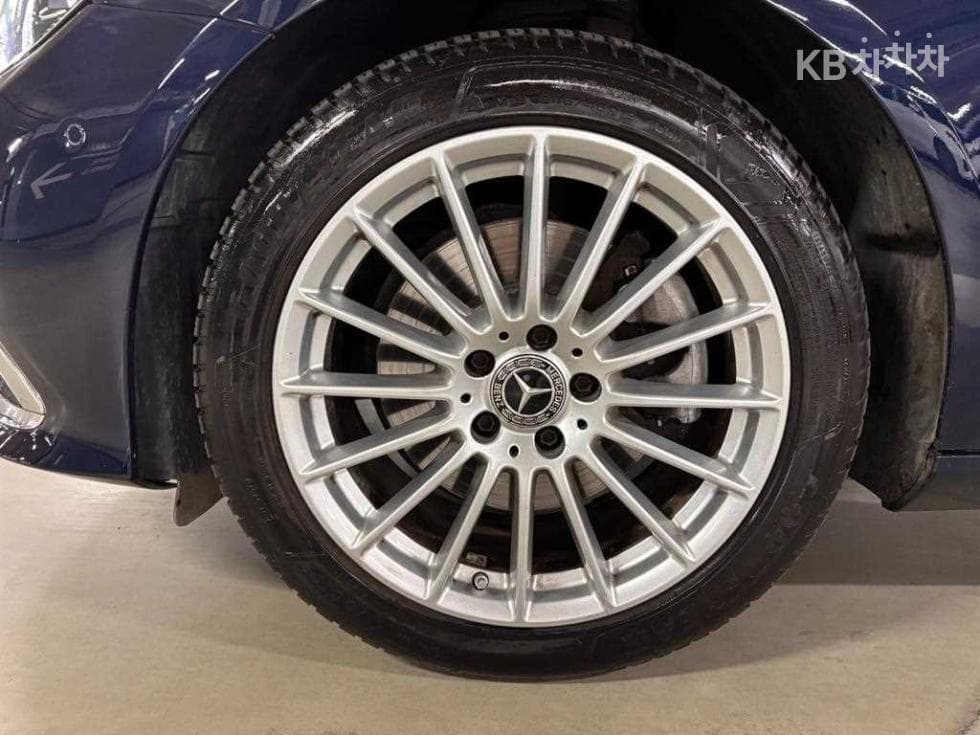 Mercedes-Benz E-Клас (W213)E250 Exclusive - 4