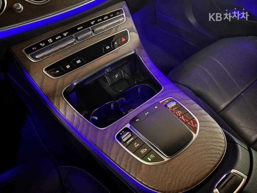 Mercedes-Benz E-Клас (W213)E250 Exclusive - 11