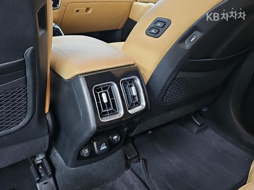 Киа The New (фейслифт) Sorento MQ42.2 Дизел 2WD Signature - 13