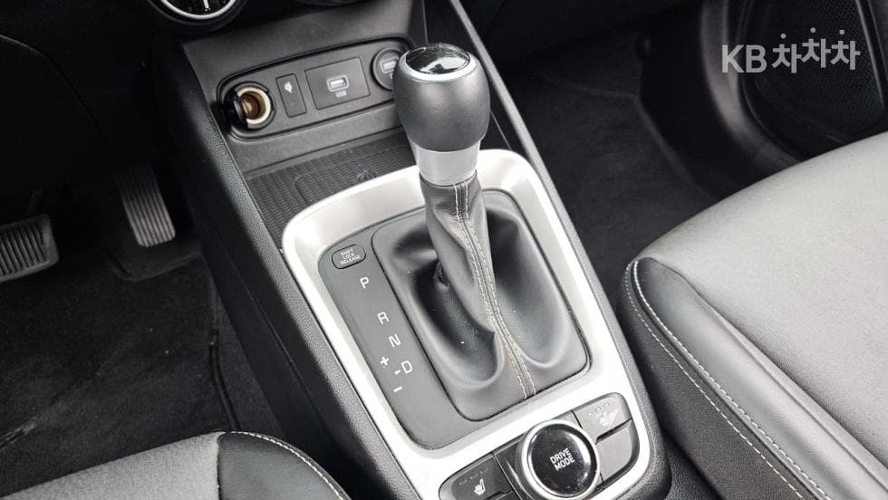 Hyundai VenueGasoline 1.6 Modern - 11