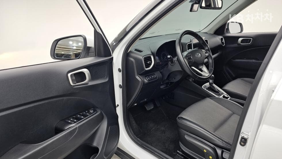 Hyundai VenueGasoline 1.6 Modern - 13
