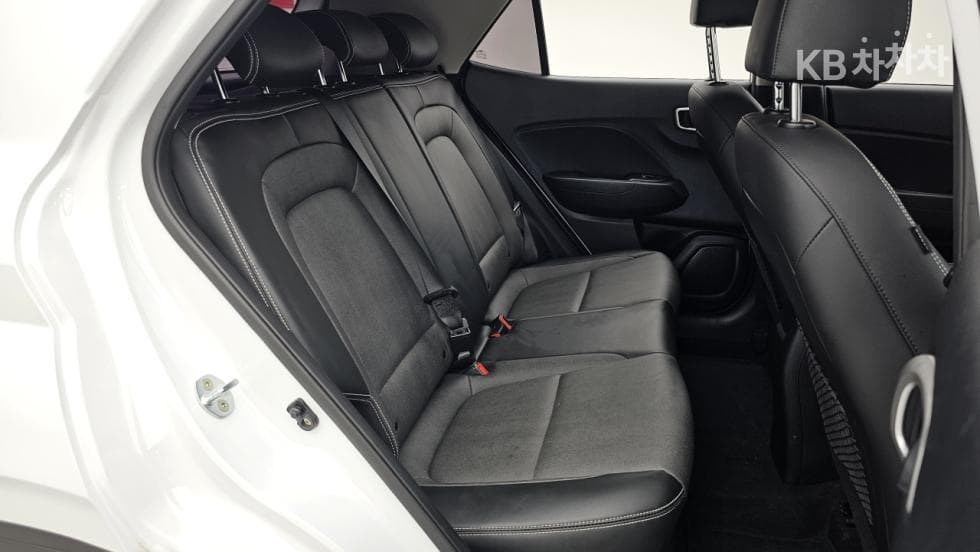 Hyundai VenueGasoline 1.6 Modern - 16