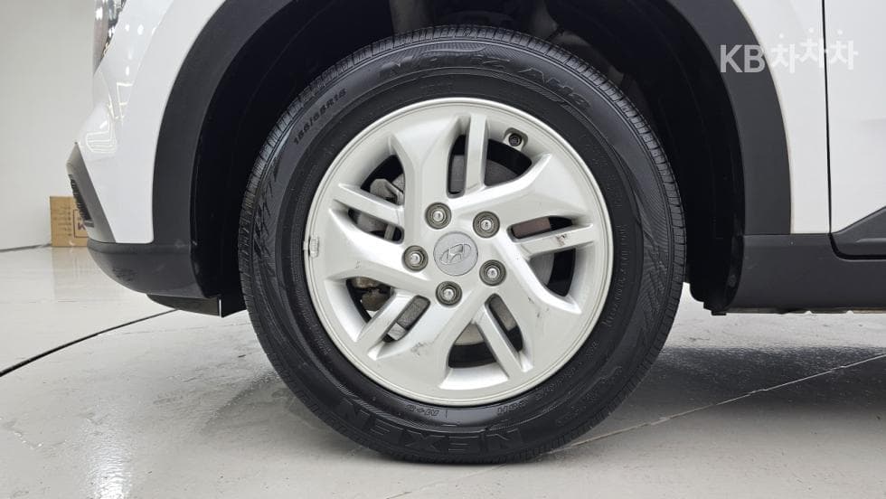 Hyundai VenueGasoline 1.6 Modern - 19