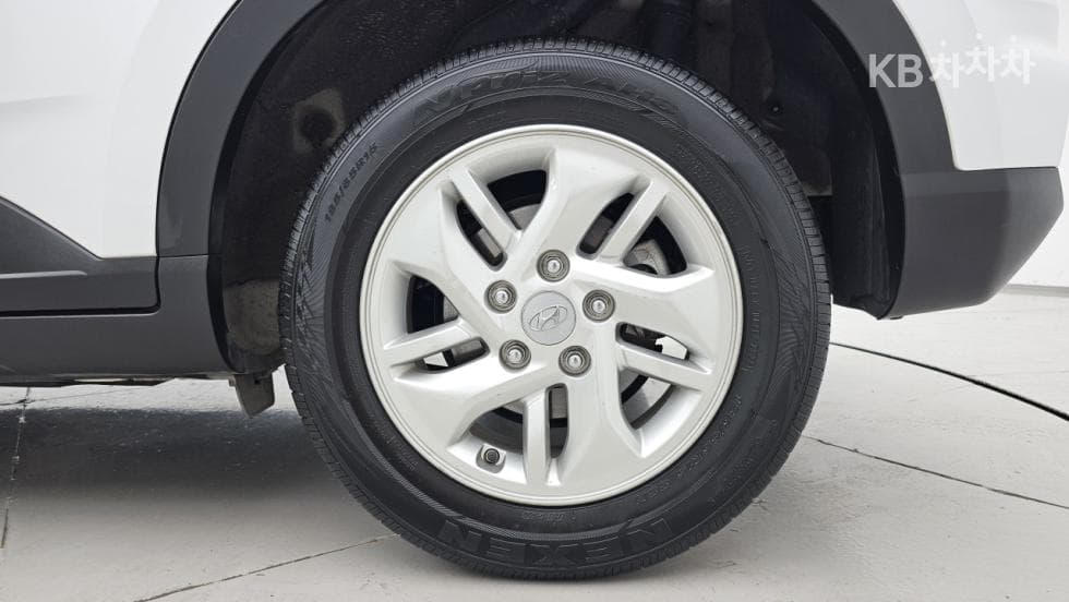 Hyundai VenueGasoline 1.6 Modern - 20