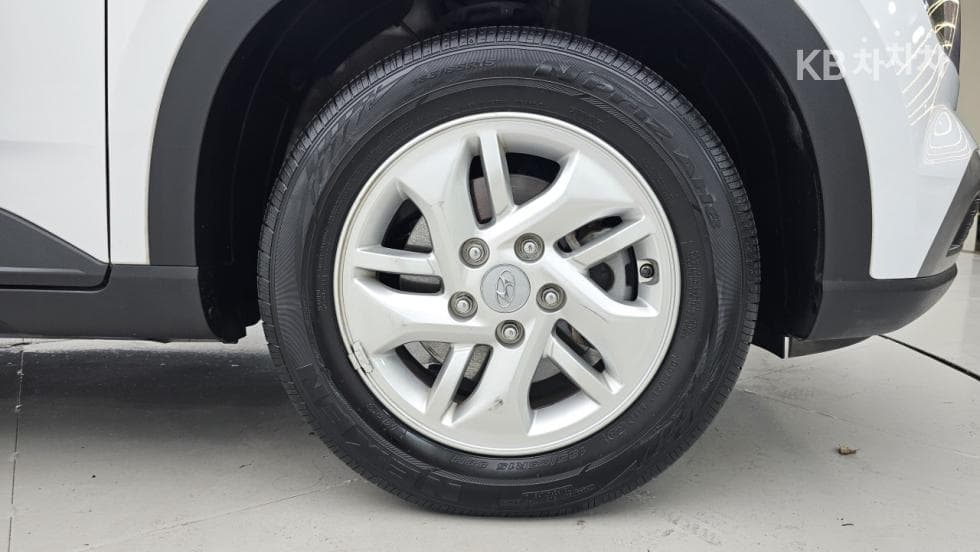 Hyundai VenueGasoline 1.6 Modern - 22