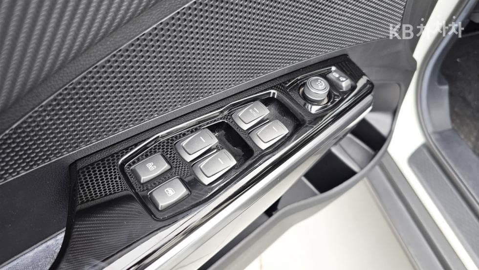 KG Mobility Very New (facelift/refresh; particularly for Tivoli) TivoliGasoline V3 2WD Standard - 23
