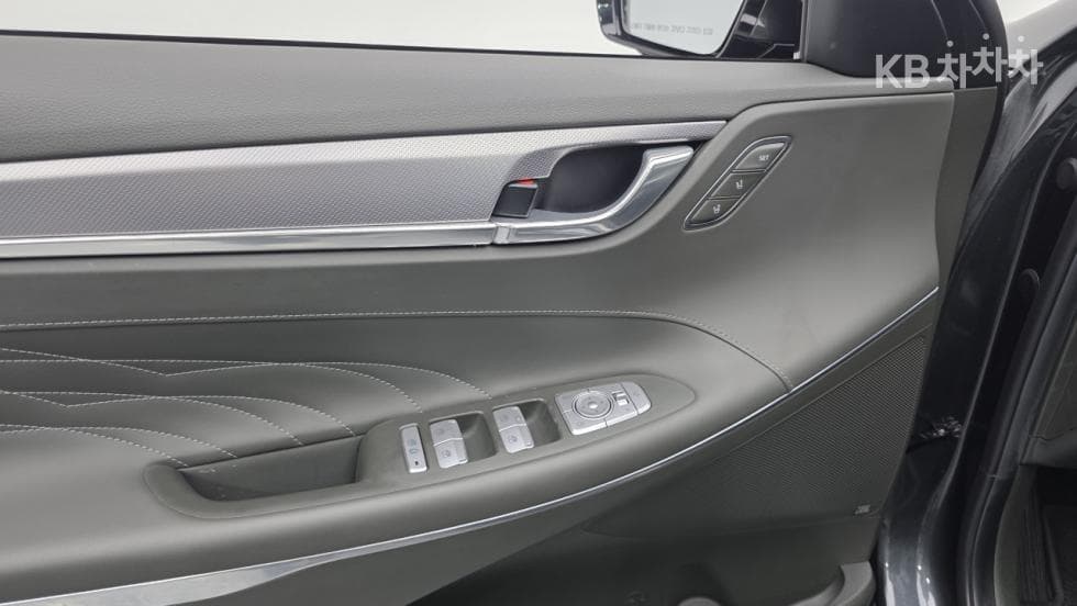 Hyundai The New (facelift) Grandeur (Azera)2.5 Calligraphy - 18
