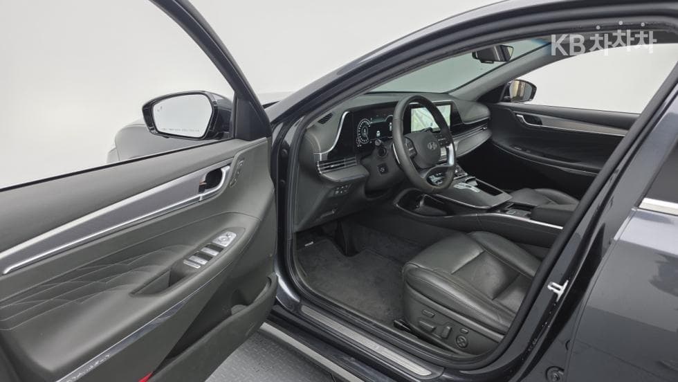 Hyundai The New (facelift) Grandeur (Azera)2.5 Calligraphy - 19