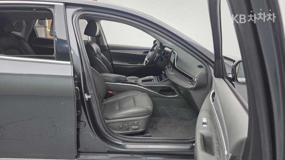 Hyundai The New (facelift) Grandeur (Azera)2.5 Calligraphy - 25