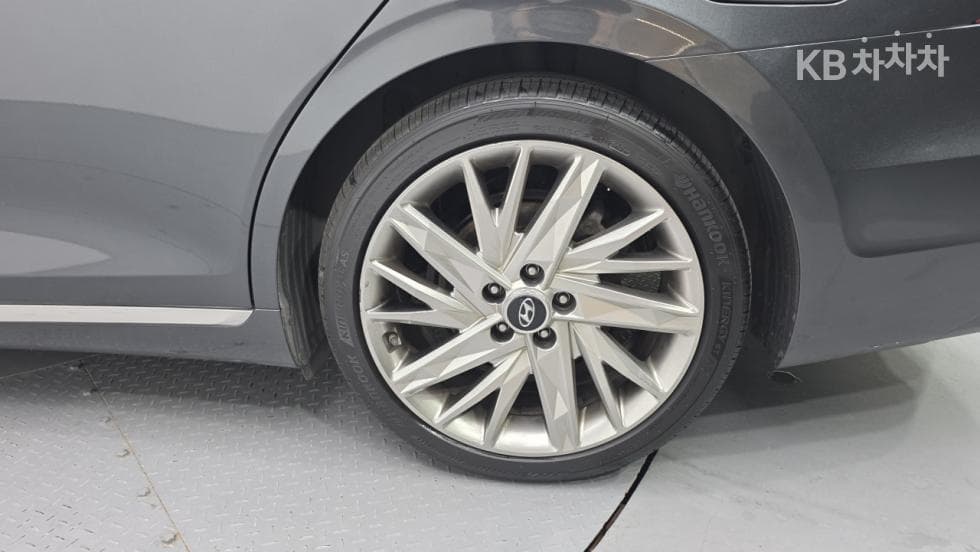 Hyundai The New (facelift) Grandeur (Azera)2.5 Calligraphy - 29