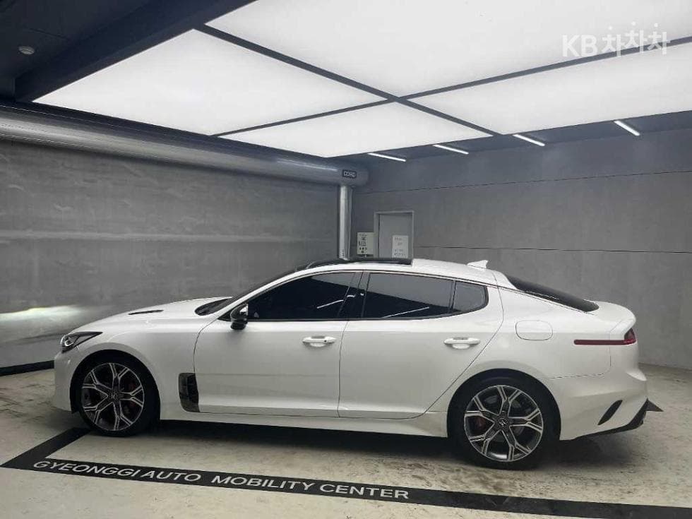Kia Stinger2.0 Turbo 2WD 플래티넘 - 4