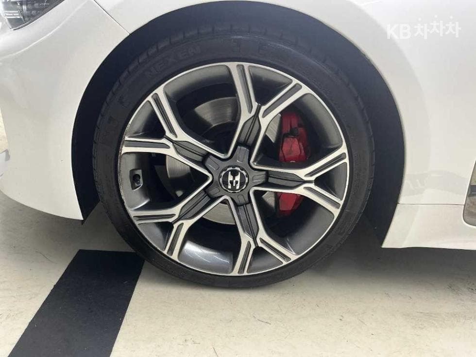 Kia Stinger2.0 Turbo 2WD 플래티넘 - 17
