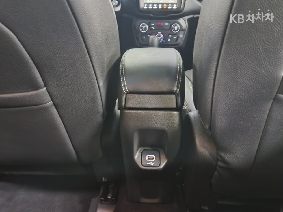 지프 레니게이드1.3 Limited FWD - 27