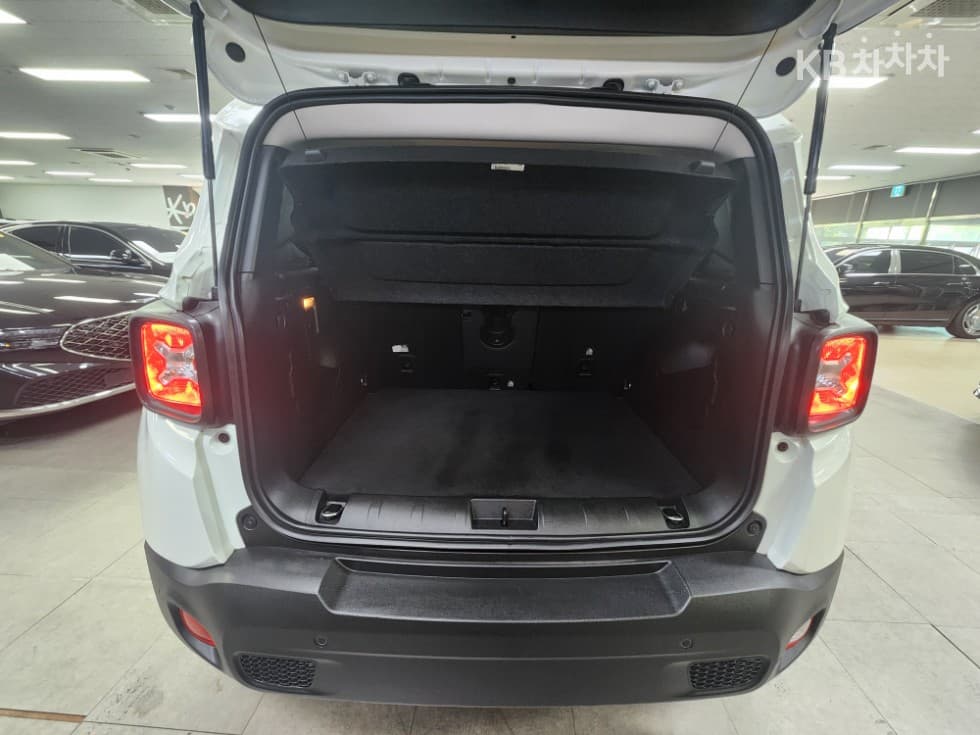 지프 레니게이드1.3 Limited FWD - 29
