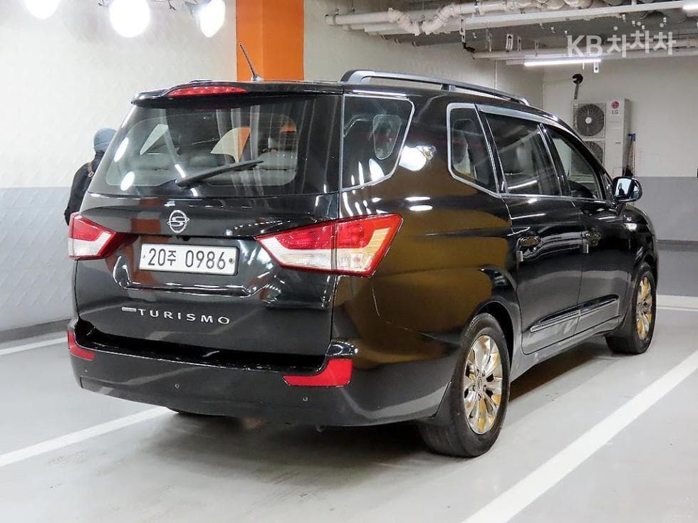 KG Mobility 코란도 투리스모9-seater 4WD TX - 3