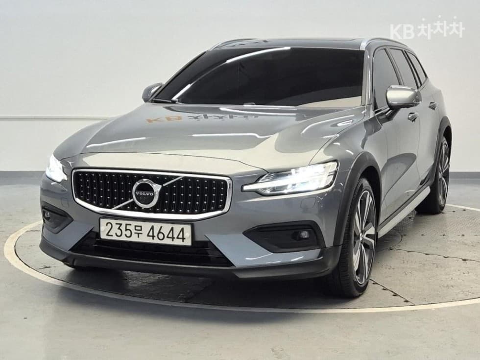 Volvo V60 CC(Second generation) B5 AWD Pro - Image 1