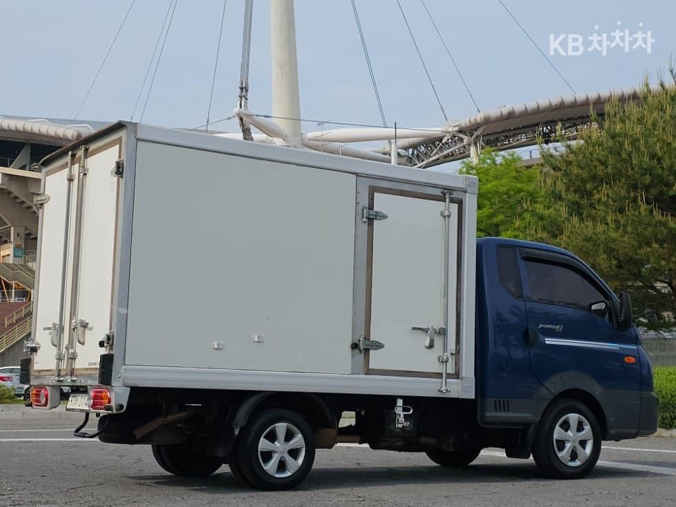 Хюндай Porter 2Удължено междуосие Super Cab Box Truck SUP - 4