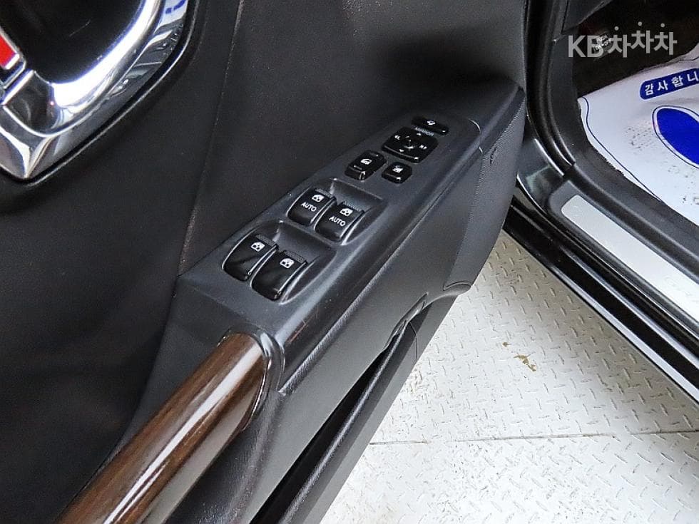 Hyundai Grandeur (Azera) New LuxuryQ270 Luxury Standard - 14