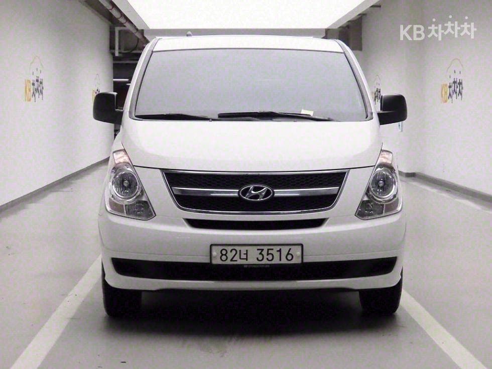 Hyundai Grand Starex 3Seater승 Van CVX Luxury - Image 1
