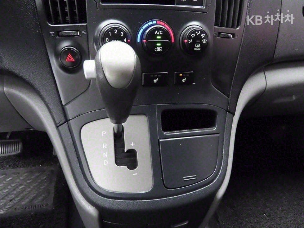 Hyundai Grand Starex3Seater승 Van CVX Luxury - 11