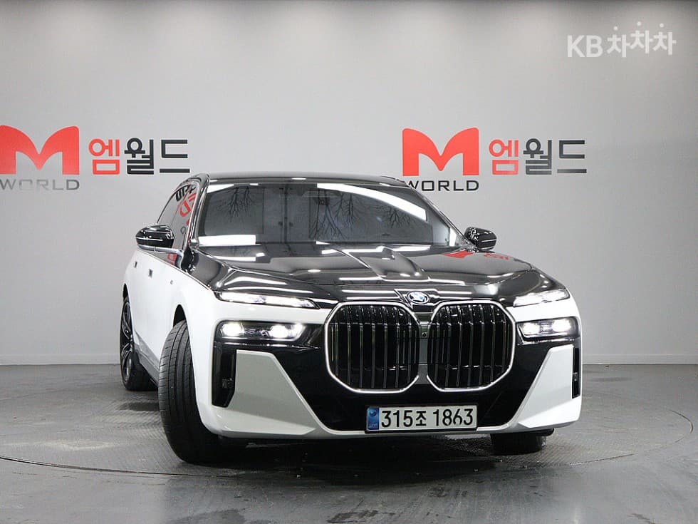 BMW 7시리즈(G70) 750e xDrive M Sport Executive - Image 2