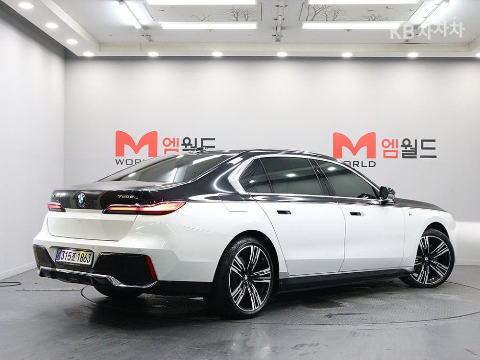 BMW 7시리즈(G70) 750e xDrive M Sport Executive - Image 3