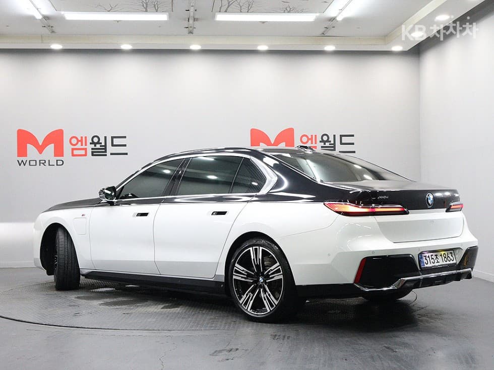 BMW 7시리즈(G70) 750e xDrive M Sport Executive - Image 4