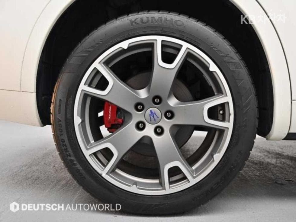 마세라티 르반떼3.0 Дизел AWD 그란스포츠 - 5