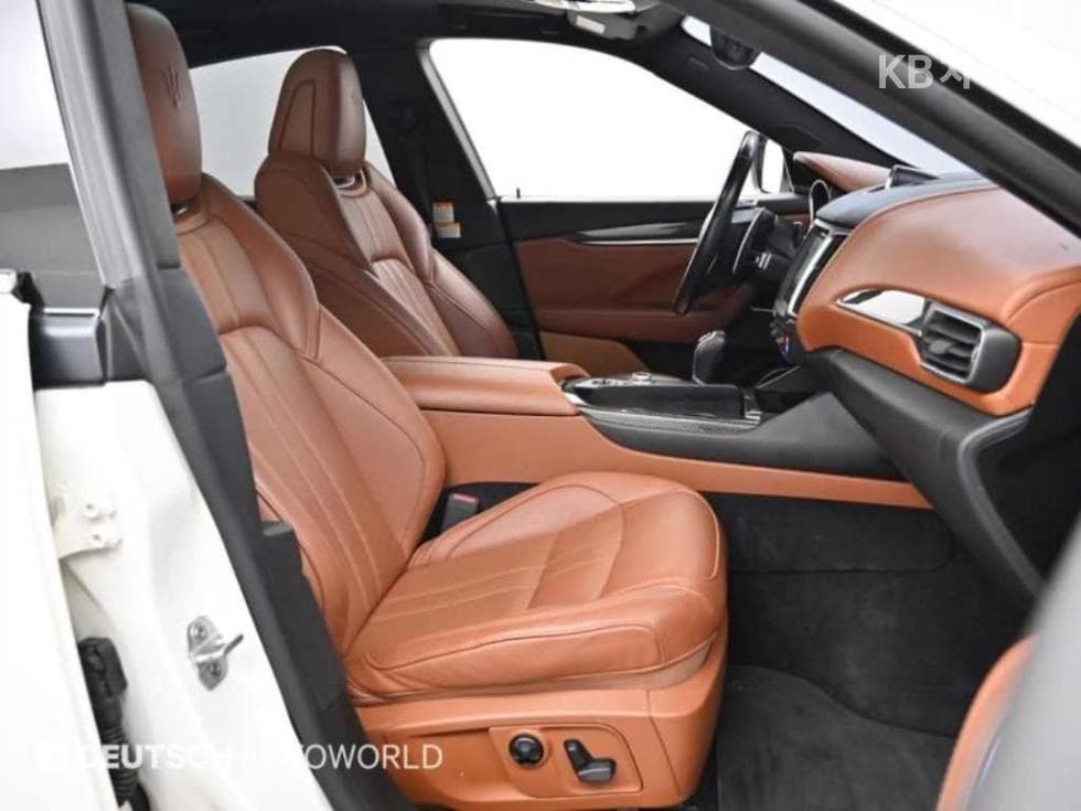 마세라티 르반떼3.0 Дизел AWD 그란스포츠 - 10