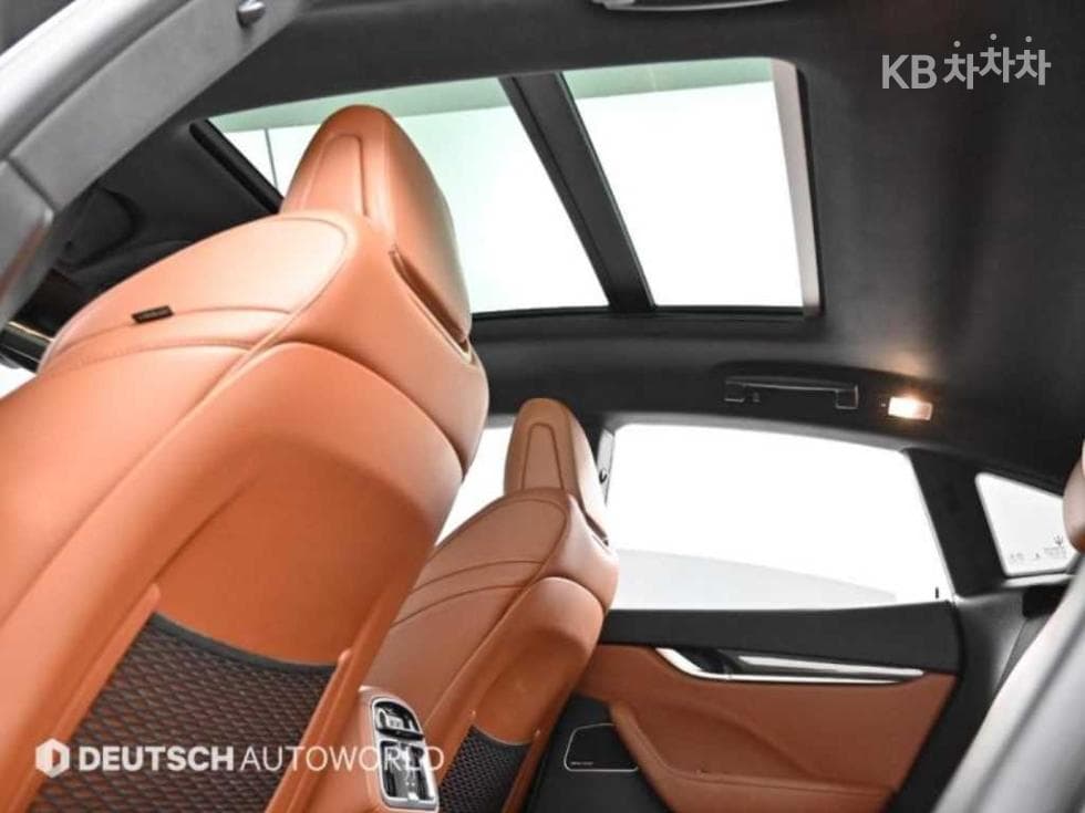 마세라티 르반떼3.0 Дизел AWD 그란스포츠 - 19