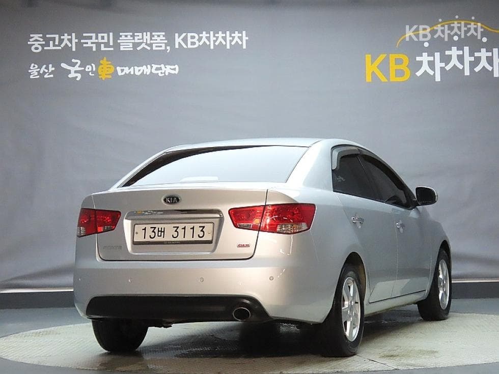 Kia Forte1.6 GDI Luxury - 2