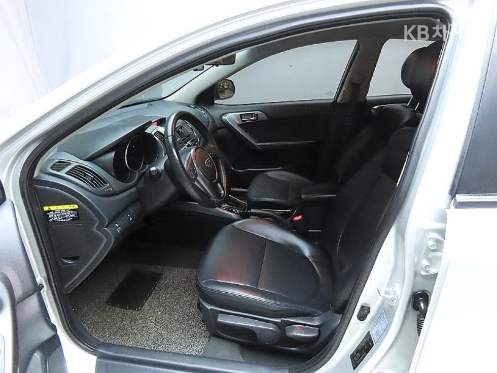 Kia Forte1.6 GDI Luxury - 10