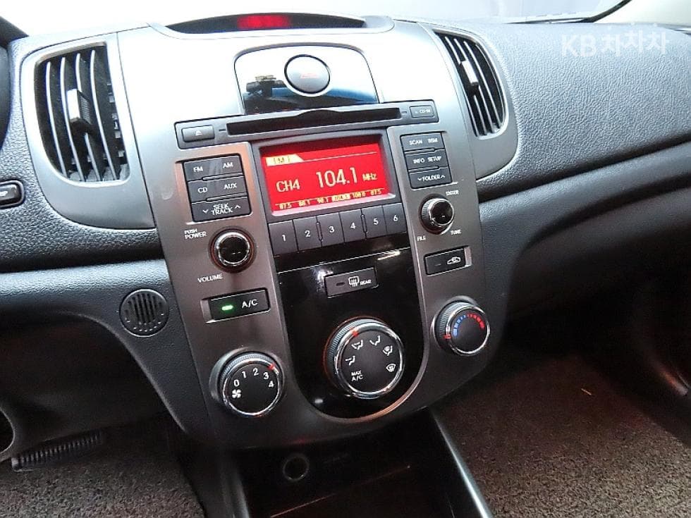 Kia Forte1.6 GDI Luxury - 16