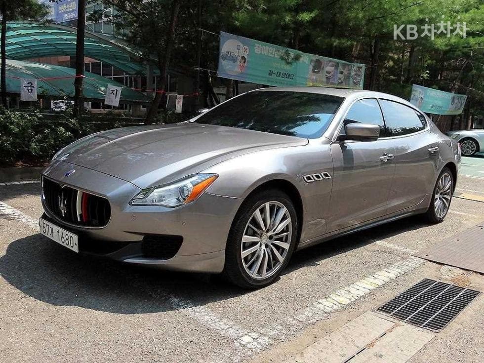 마세라티 콰트로Forte 3.0 V6 그란루쏘 - Image 1