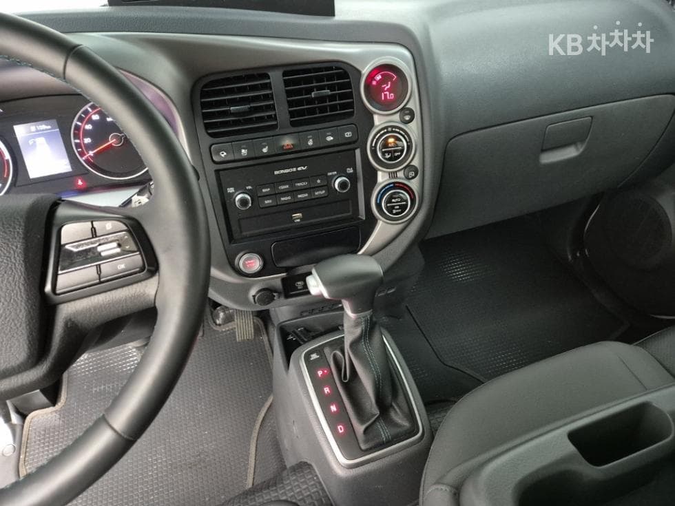 Киа The New (фейслифт) Бонго 3 (лек) EVBox Truck 1 тон 저상형 Королевска кабина Удължено междуосие Стандартен - 9