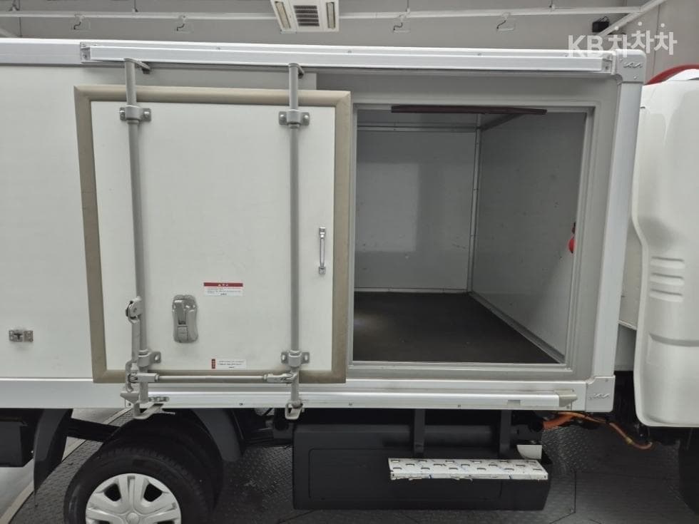 Киа The New (фейслифт) Бонго 3 (лек) EVBox Truck 1 тон 저상형 Королевска кабина Удължено междуосие Стандартен - 16