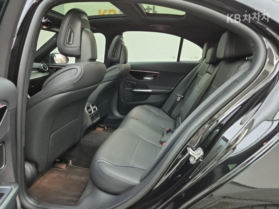 Mercedes-Benz C-Клас 6세대(W206)C300 4Matic Avantgarde - 12