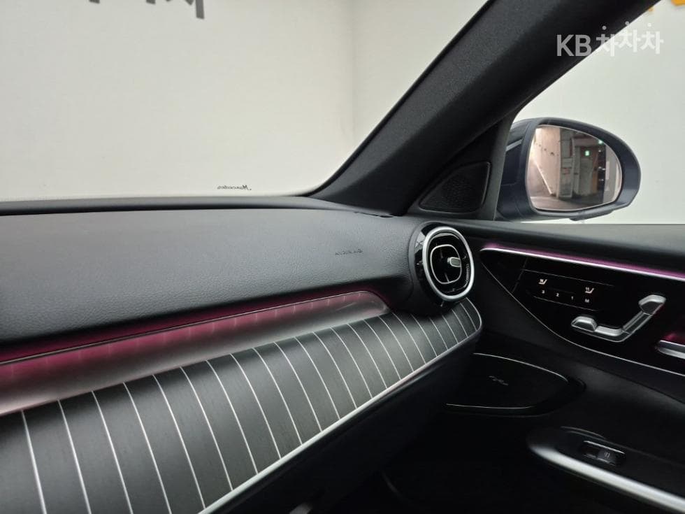 Mercedes-Benz C-Клас 6세대(W206)C300 4Matic Avantgarde - 17