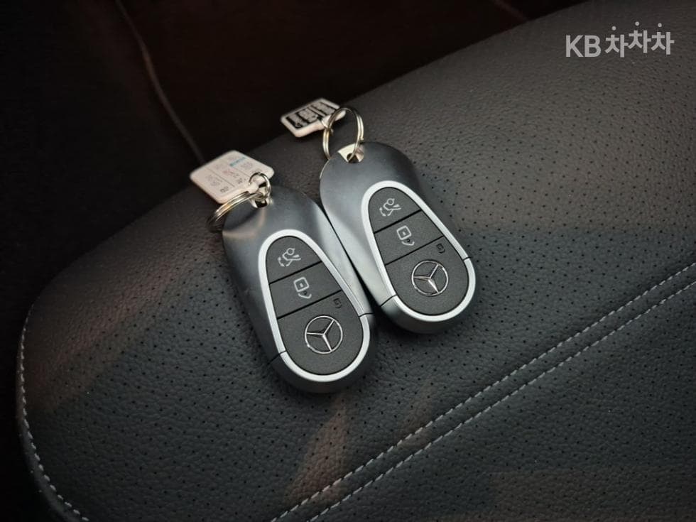 Mercedes-Benz C-Клас 6세대(W206)C300 4Matic Avantgarde - 18